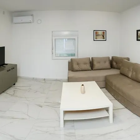 Reshkov Pool Apartment Gevgelija